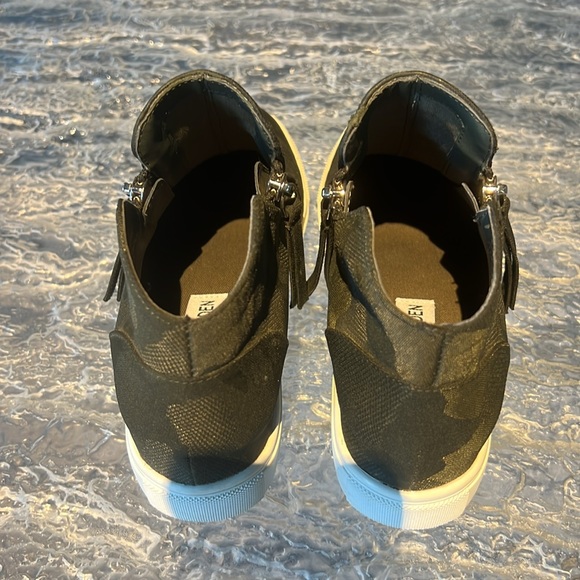 Steve Madden wedge Camo ankle boots - Picture 6 of 9